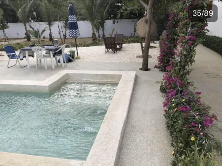 un séjour inoubliable. Surpresseur, chauffe eau, Clim , piscine, plage … jardin. Отели в г. Ngaparou