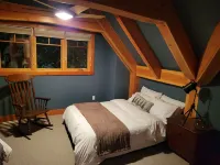 Gunners Lodge - Kicking Horse True Ski in/ Ski Out