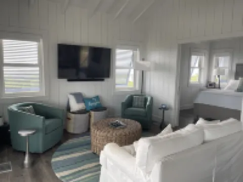 Charming “Poker Face” has Phenomenal Views & Dock Hotels in Elbow Cay