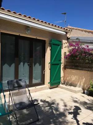 Charming fully-equipped house in residence with swimming pool Hotels in Leucate