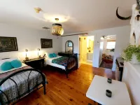 13 BR Boutique in Berryville