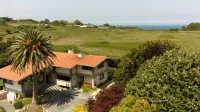 9 Rooms. 600 sqm house. 3000 sqm garden. 500 sqm Parking.