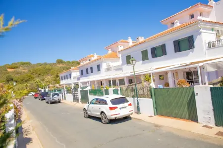 WONDERFUL AND MODERN HOUSE IN THE FIRST LINE OF THE BEACH, WIFI, KAYAK AND PADDLE SURF. Отели в г. Коста Оксиденталь