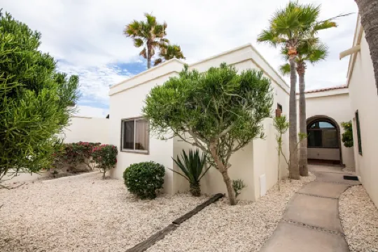 Beach Front Luxury Living & Spectacular Deck with heated Spa