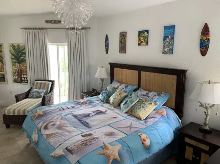 Rent a 2 bed / 2 bath Villa in Alice Town, North Bimini (INCLUDES 50' dock slip)