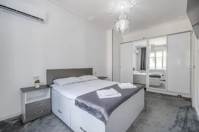 Luxury apARTment By The Sea + FREE PARKING+HBO+Netflix Hotels in der Nähe von Държавна опера Варна (ТМПЦ-Варна)