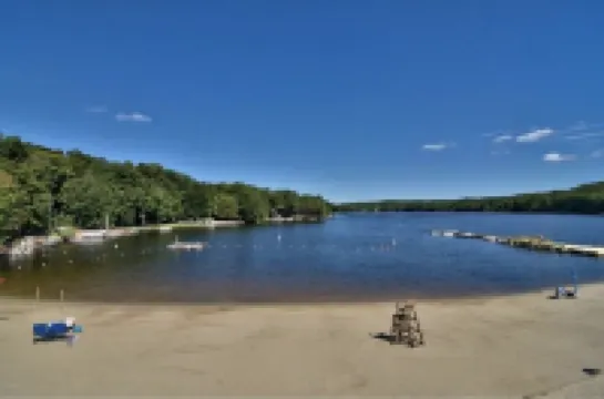 Winter and Holidays at the Hideout! Skiing, Hot Tub and Fireplace… Hotels in Lake Ariel