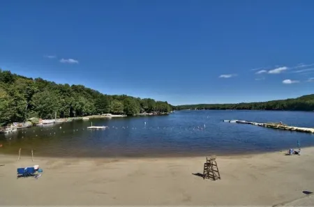 Spring & Summer in the Poconos! Grill, Firepit, Hot Tub, Pools, Beach, Golf MORE