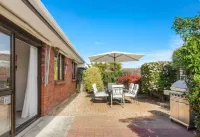Suits Us Taupo Central – Modern Comfort Minutes from Lake & Local Attractions 달분화구 지열지대 주변 호텔