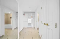 2Br 3BA Beachfront Rental in Town CozySuites Các khách sạn ở Thành phố Atlantic
