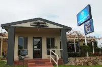 Murray River Motel - parking