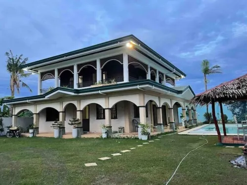 House with private pool and extensive garden