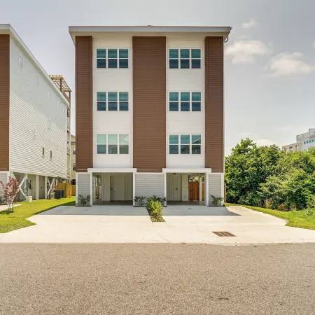 Carolina Beach Vacation Rental w/ Rooftop Terrace