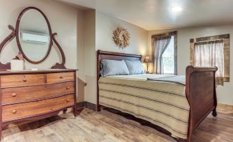 Historic Home w/ Mountain Views in Dry Run