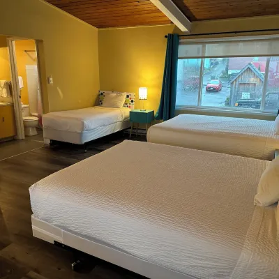 Atomic Motel Hotels near The Astoria Column