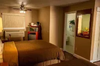 Maple Leaf Motel Hotels in Eagle Point