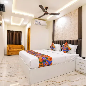 FabHotel Leela Inn - Nr Park Circus 7 Point Отели рядом с достопримечательностью «Храм Бирла»