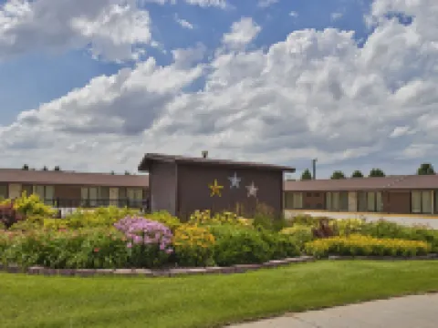 Trade Winds Motel Hotels in Cherry County