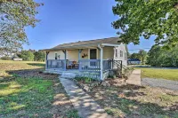 Porch, Fire Pit and Grill Blue Ridge Mtn Cottage!