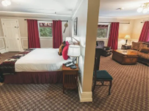 傳統紅石旅館 皮特金縣酒店