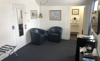 Harbor's Edge Motel