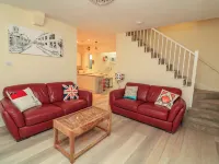 Full Deck Hotels in Dartmouth