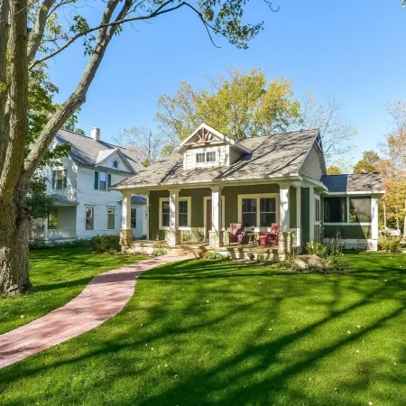 Four Gen House on Hill in Saugatuck Walk to Town