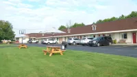 Country Squire Motel - Motels