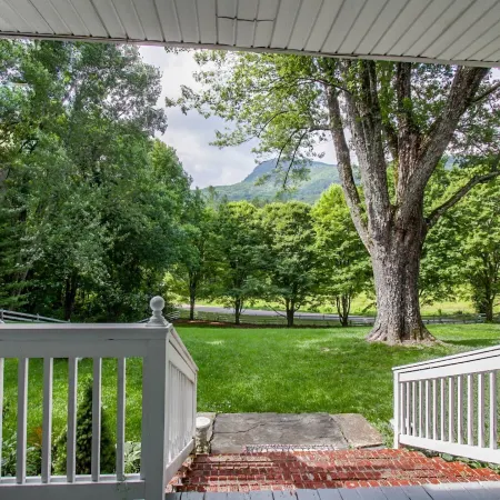 Buffalo Tavern Bed & Breakfast