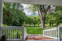 Buffalo Tavern Bed & Breakfast Các khách sạn ở Ashe County
