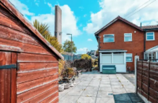 3-Bed City Retreat - Sleeps 8 Garden & Parking