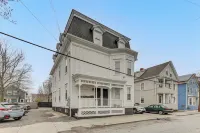 1 Mi to Dtwn: Pet-friendly Providence Apt w/ Yard - 2-Star