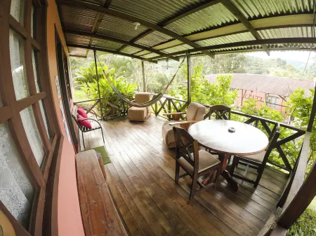 Cabañas Colibrí Tayutic Отели в г. Ла Суиса