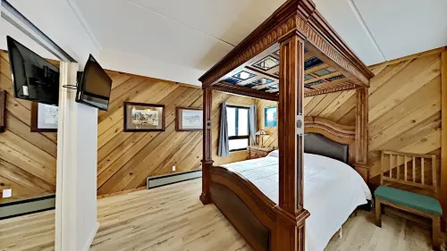 3 Bedroom Condo with Amazing Location Just Steps to Mammoth Mountain by RedAwning