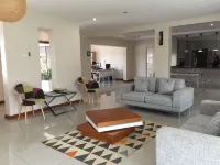 Royal Court Guest House - Homestays