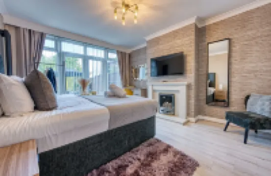 5-Bedroom Solihull Near NEC and Airport