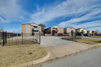 Fort Worth Home w/ Patio: 5 Mi to Dtwn! - Condos