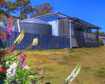 Sommers Bay Beach House Hotels in Port Arthur