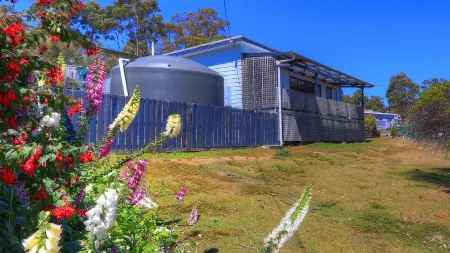 Sommers Bay Beach House Отели в г. Порт-Артур