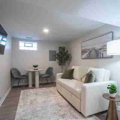 Modern Clean Private Entry Apartment • Free Street Parking • Washer & Dryer Others