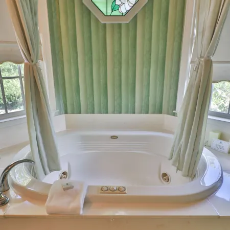 The Cypress Inn Bed & Breakfast
