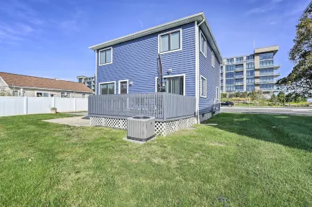 Long Branch Getaway Grill, 1 Block to Beach! Отели рядом с достопримечательностью «Хидден Гарден»