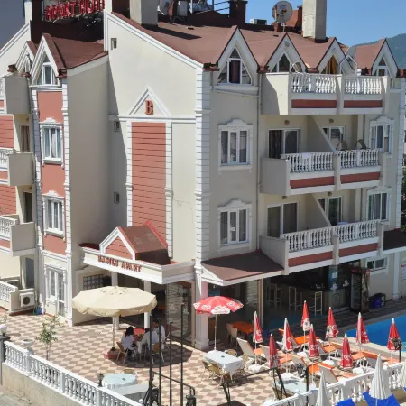 Basil's Apart Hotel