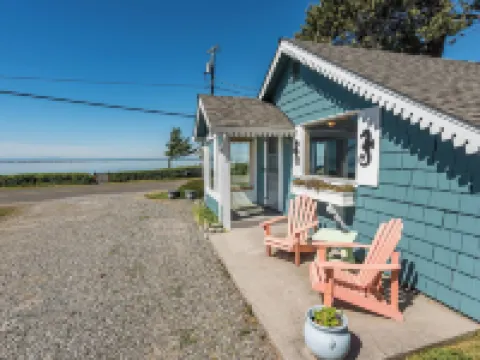 Juan de Fuca Waterfront Hotel & Cottages Hotels in Sequim