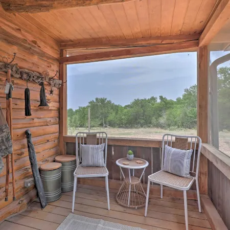 Chic Thorndale Cabin w/ Fire Pit & Fishing Pond