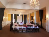 Durban Manor Hotel & Conference Centre فنادق في دوربان