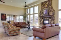 Sleek Home Patio, Gas Grill and Access to Pool - موقف سيارات