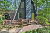Lake Hartwell Home w/ Dock < 10 Miles to Clemson! - balcony