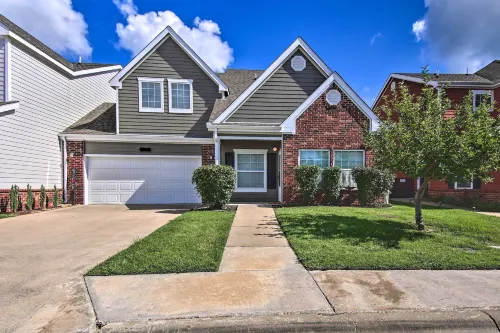 Walk to Lake Family Gem with Pool Access in Afton - Gym