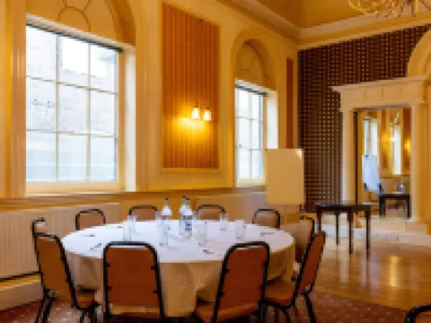 The New Inn by Roomsbooked Hotels in Gloucester